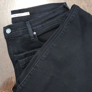 Black jeans-- Levi straight leg